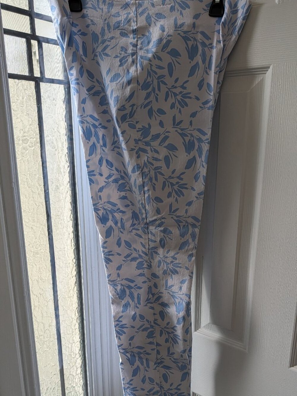 Brand New, Never-Worn Pull-on Counterparts Floral Capris!